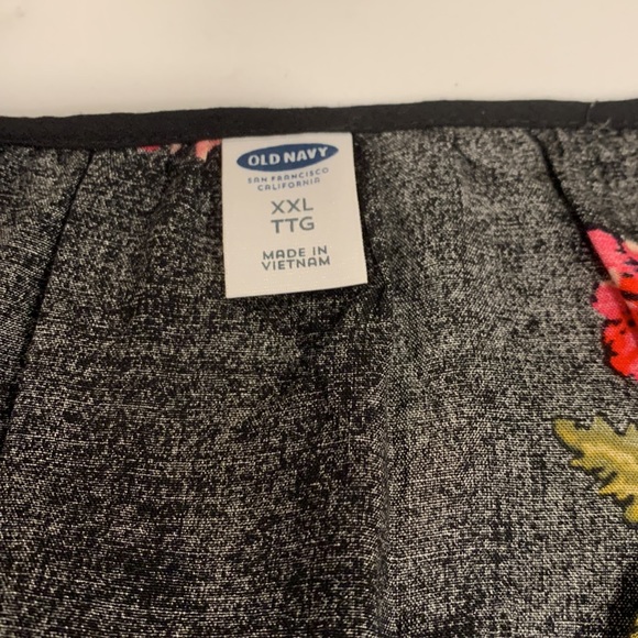 Woman’s Old Navy Blouse - Picture 4 of 8